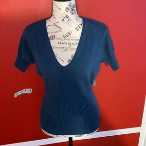 Greenish blue wish sweater short sleeves fit it around the waist .V-neck